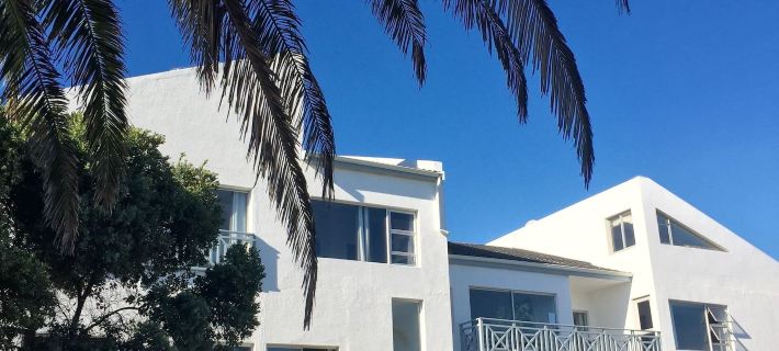 5 Options Guest House Hotels in Bloubergstrand