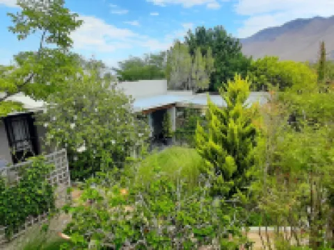 Abigail's Garden Cottage Hotels near IBIS Gallery