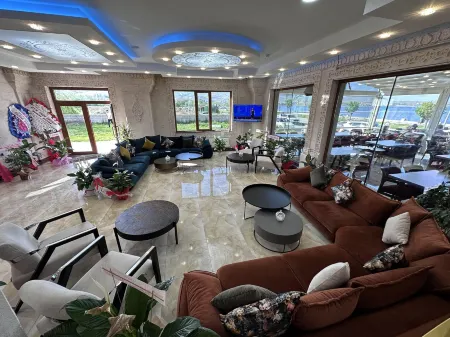 Beyaz Köşk Hotel & Cafe Отели в г. Isletme Mahallesi