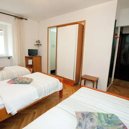 Victoria Apt Old Town by Adex Travel