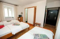 Victoria Apt Old Town by Adex Travel - sarapan