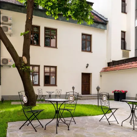 P&J Apartments Floriańska Отели рядом с достопримечательностью «Музей Аптеки»