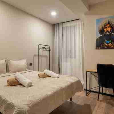 Niabi 4BDR Apartments with billiards Rooms