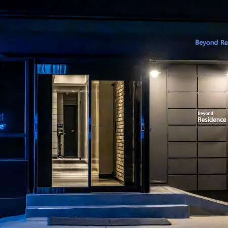 Beyond Residence Jongno Отели рядом с достопримечательностью «Торговый центр Tong-In Store»
