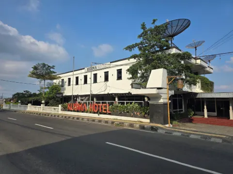 Hotel Kusma Bandungan バンドゥンガンのホテル
