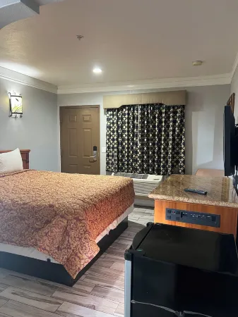 Amber Motel Отели рядом с достопримечательностью «Centinela Springs»