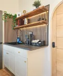 Brimfield Stay Hotels in Van Nuys