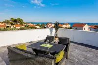 1Oak Rentals 2 Hotels in Vir