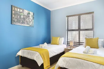 Ocean Breeze 59 Hotels near Lakeside Centre