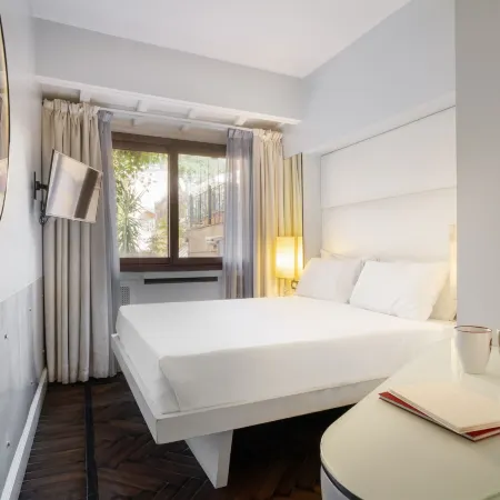 BDB Rooms Margutta Отели рядом с достопримечательностью «Улица Виа-Маргутта»