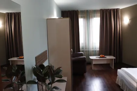 Roots Hotel and Wine Bar Отели в г. Пловдив