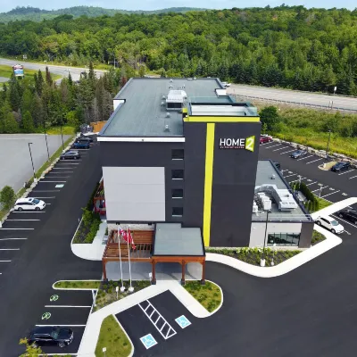 亨茨維爾希爾頓惠庭酒店 鄰近Muskoka Heritage Place的酒店