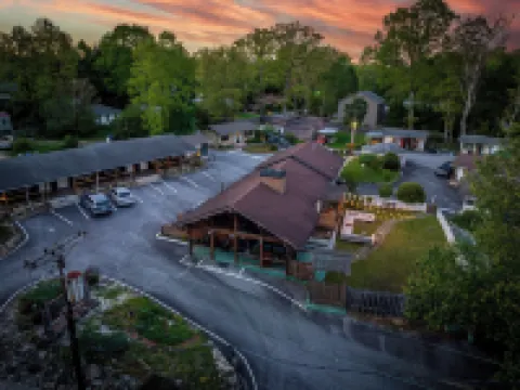 CedarWood Inn Hotels in 