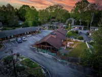 CedarWood Inn Hotels in Saluda