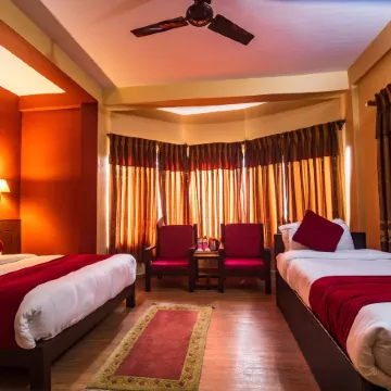 Hotel Silver Oaks Inn