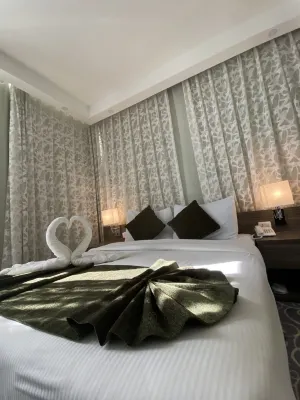 Almond Hotel Apartments - piscina