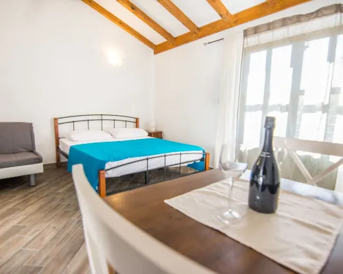 Apartments Tarragon Hotels in Tkon