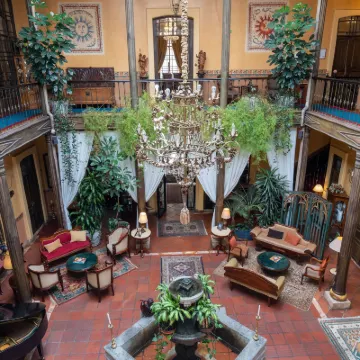 Mansion Alcazar Hotels near Popular Art Museum