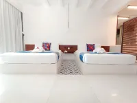 Huayacán Cuernavaca Curamoria Collection