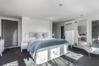 Taonga with Sea Views by Waiheke Unlimited Hotel in zona EcoZip Adventures