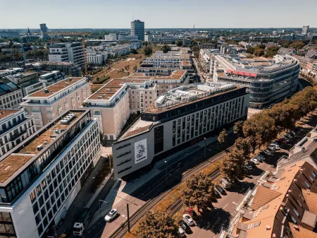 Me and All Hotel Dusseldorf Oberkassel, by Hyatt Отели рядом с достопримечательностью «Stadtmuseum»