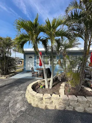 Coco Sands Studios Hotels in Cocoa Beach