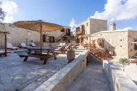 Stone Court Boutique Studios - 3-Star