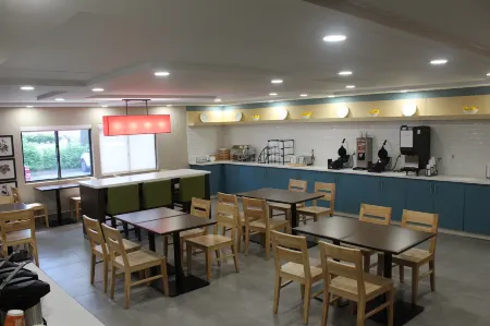 Country Inn & Suites by Radisson, Dunbar - Charleston Отели в г. Данбар