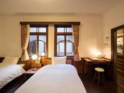 スタンダード ツインルーム 共用バスルーム 大津町家の宿 粋世の写真