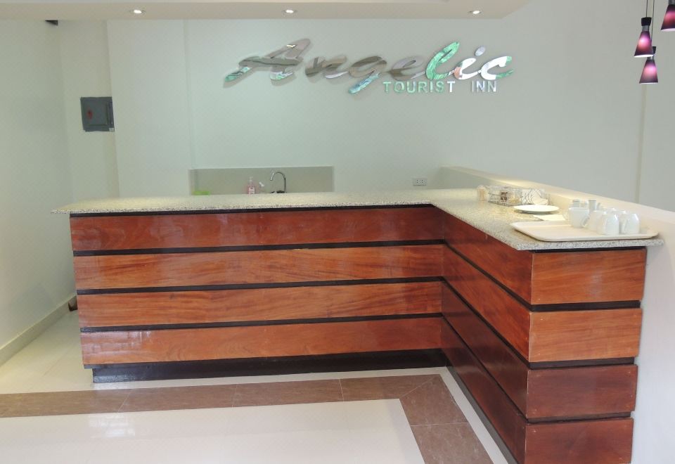 4. 안젤릭 투어리스..