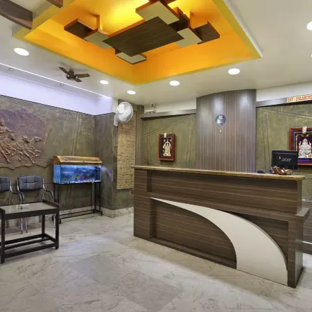 Mannars Deluxe Lodge