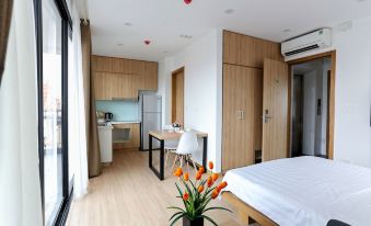 Quiet Hoang Quoc Viet Hotel & Apartment