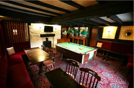 The Mount Inn Отели в г. Кадфарч