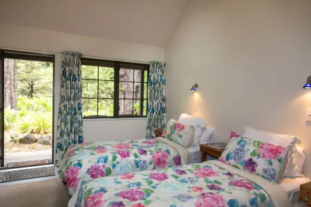 River Valley Lodge Отели в г. Пекокау