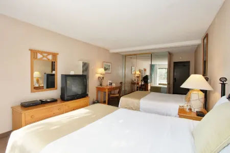 Oceanside Marina Suites - A Waterfront Hotel