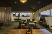 The Cinema Suites - ที่มีบาร์