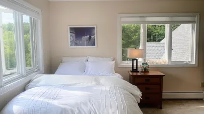 Multi-Level Stratton Retreat with family friendly amenities