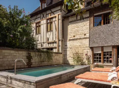 La Maison de Rhodes  le Champ des Oiseaux