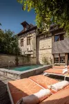 La Maison de Rhodes  le Champ des Oiseaux - Pools