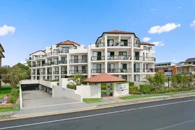Windsurfer Resort Hotels near Sunglass Hut Harbour Town Premium Outlets
