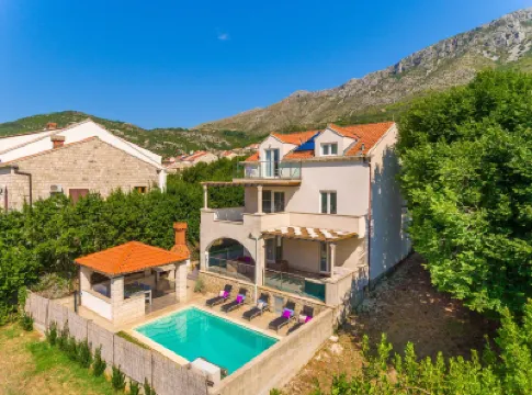 Villa Hedera X Hotels in 
