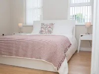 PG McQuaid Suite - Apartments
