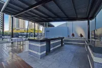 Circle on Cavill - QStay