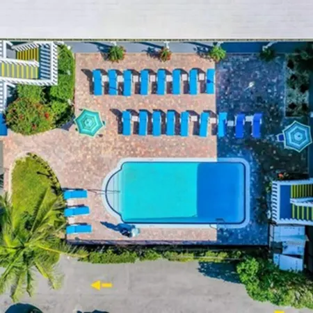 Carriage House Resort Motel