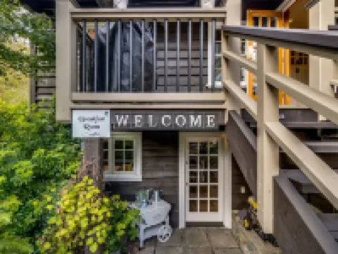 アマンテ ラグジュアリー B&B サーニッチのホテル