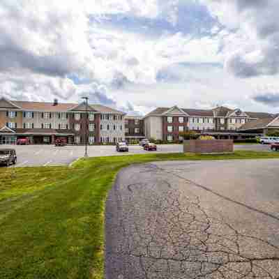 Comfort Suites Hotel and Conference Center Hotel Exterior