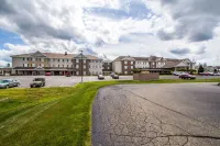 Comfort Suites Hotel and Conference Center Hotel a 