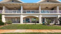 .2 Miles from Beach, Bright and Modern Townhome, 3Bd, 3BTH