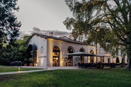 Hôtel Domaine de Biar Отели в г. Жувиньяк