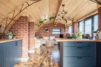 Brick Barn - Luxury Barn Conversion by River Avon!